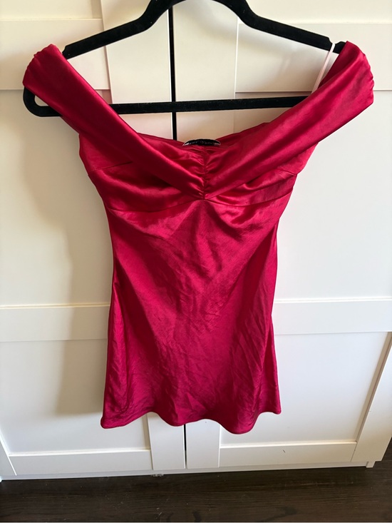 Princess Polly Dresses & Skirts - Princess Polly Fuchsia Off-Shoulder Mini Dress
